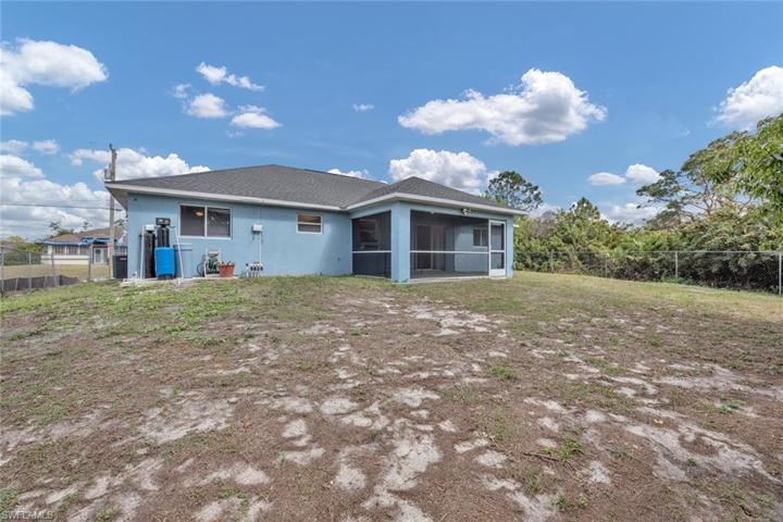 746  Chemstrand E ST, LEHIGH ACRES, FL 33974
