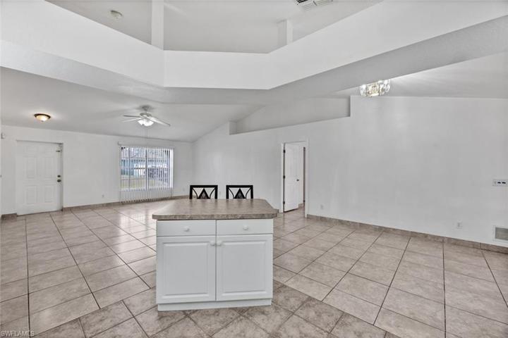 746  Chemstrand E ST, LEHIGH ACRES, FL 33974