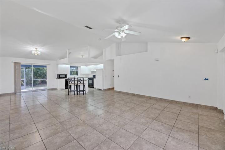 746  Chemstrand E ST, LEHIGH ACRES, FL 33974