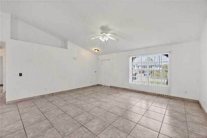 746  Chemstrand E ST, LEHIGH ACRES, FL 33974