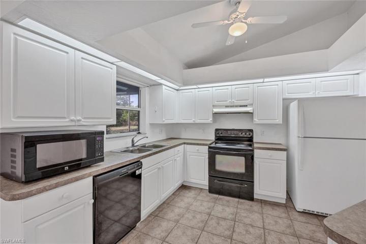746  Chemstrand E ST, LEHIGH ACRES, FL 33974