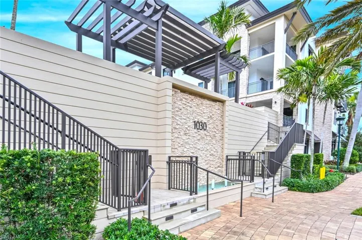 1030  3rd S AVE, Naples, FL 34102