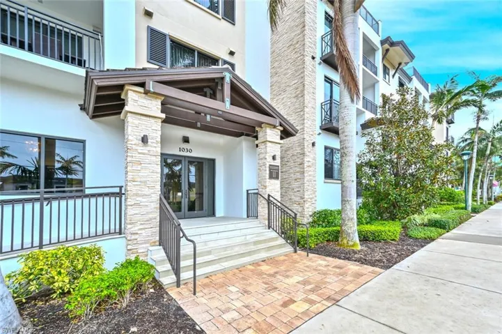 1030  3rd S AVE, Naples, FL 34102