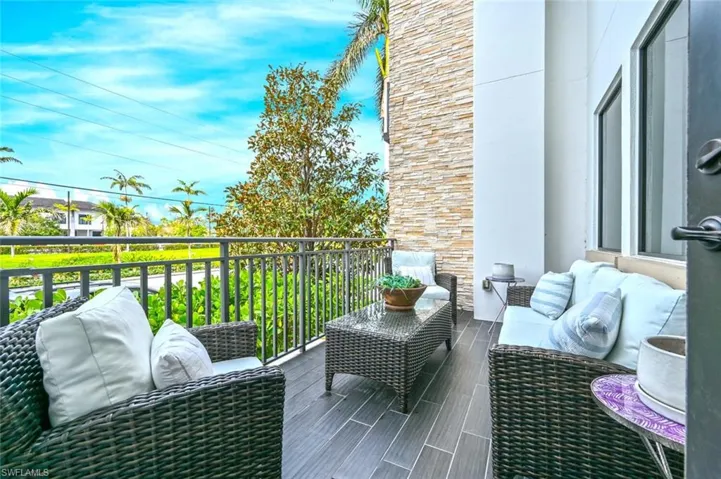 1030  3rd S AVE, Naples, FL 34102