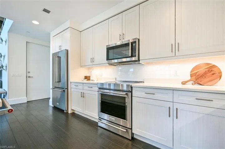 1030  3rd S AVE, Naples, FL 34102