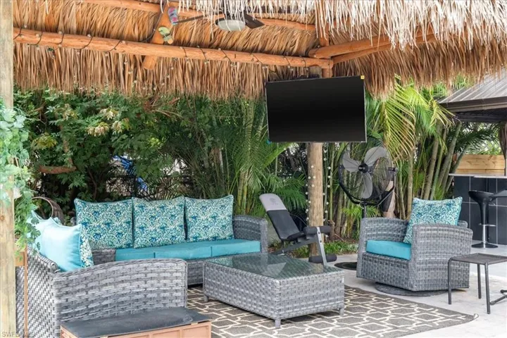 View of patio / terrace featuring an outdoor living space
