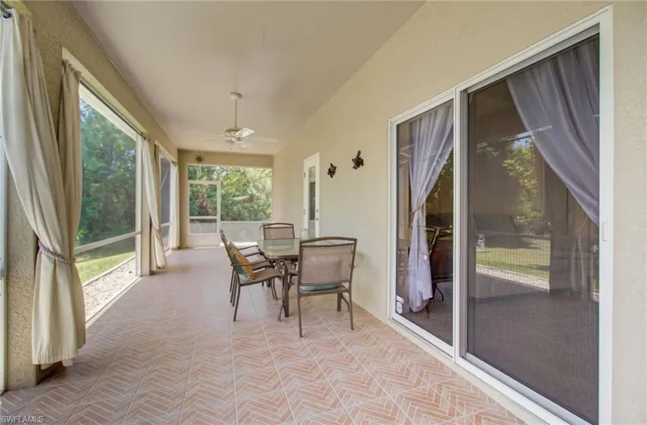 Sunroom / solarium with ceiling fan