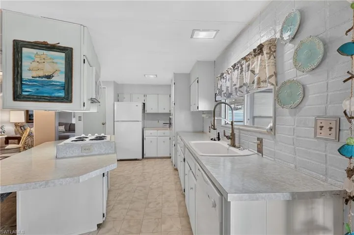 633 Forest Palm Ct, North Fort Myers, Florida 33917