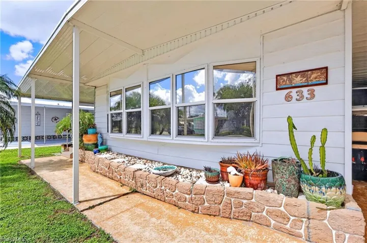 633 Forest Palm Ct, North Fort Myers, Florida 33917