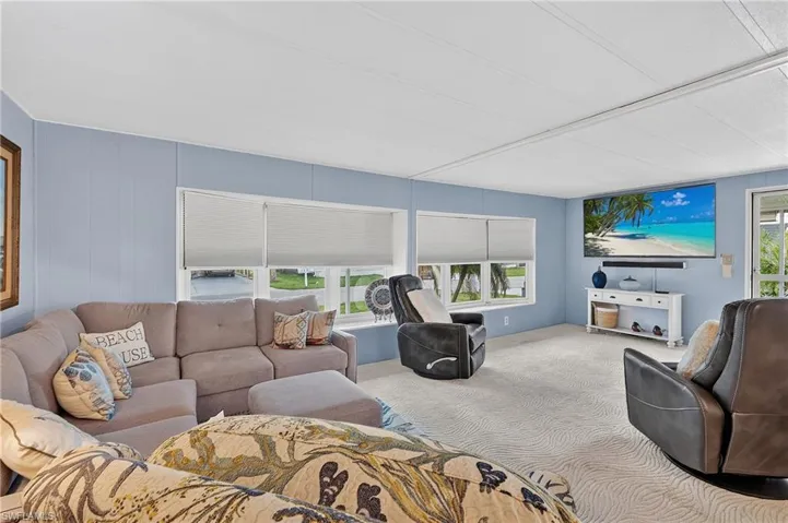 633 Forest Palm Ct, North Fort Myers, Florida 33917