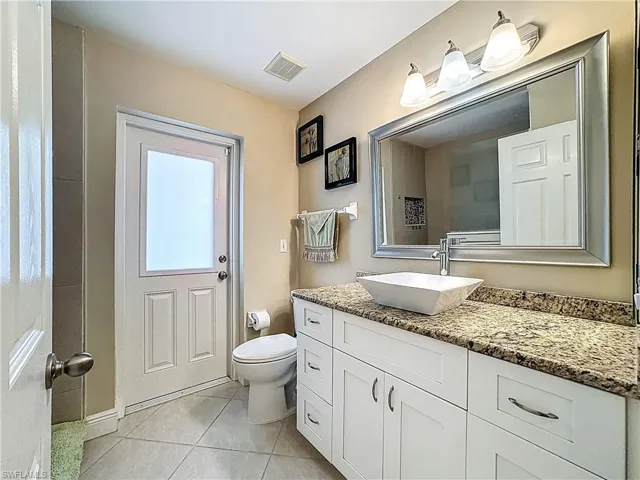 Guest pool bath