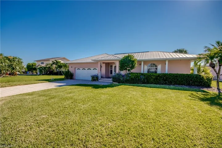 Well manicured Front yard