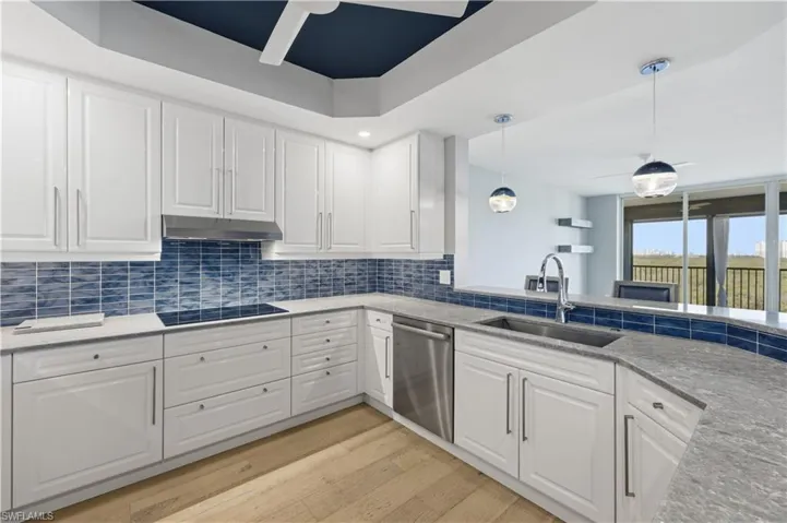 425 Cove Tower Dr 703, Naples, Florida 34110