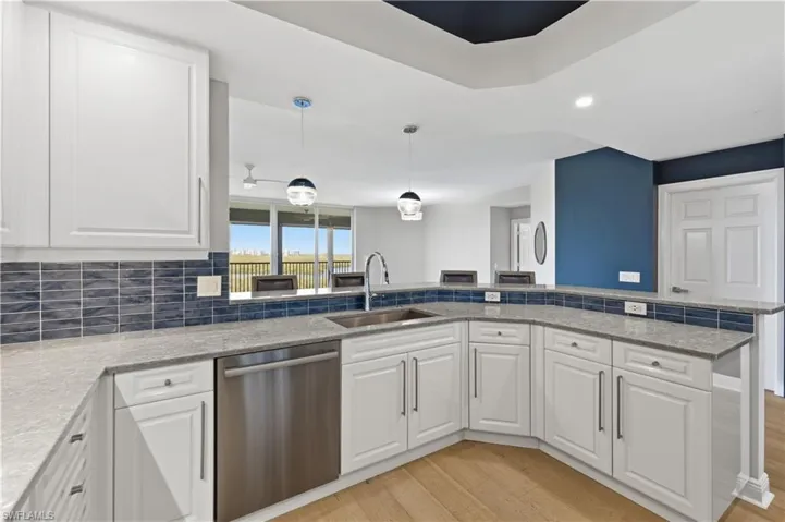 425 Cove Tower Dr 703, Naples, Florida 34110