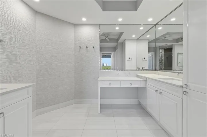425 Cove Tower Dr 703, Naples, Florida 34110