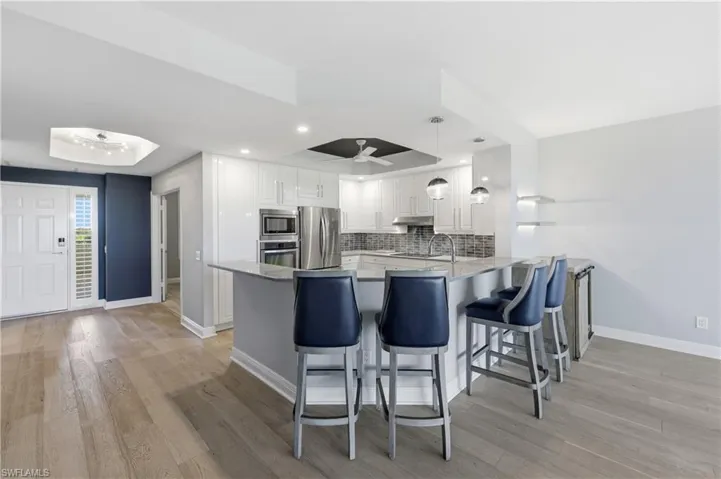 425 Cove Tower Dr 703, Naples, Florida 34110