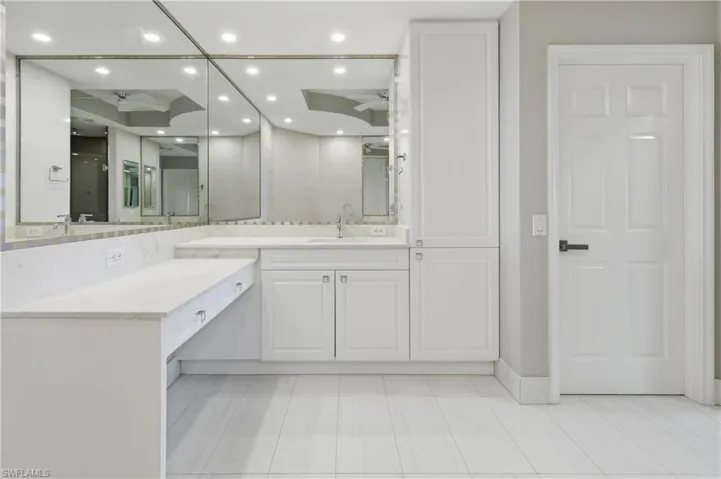 425 Cove Tower Dr 703, Naples, Florida 34110