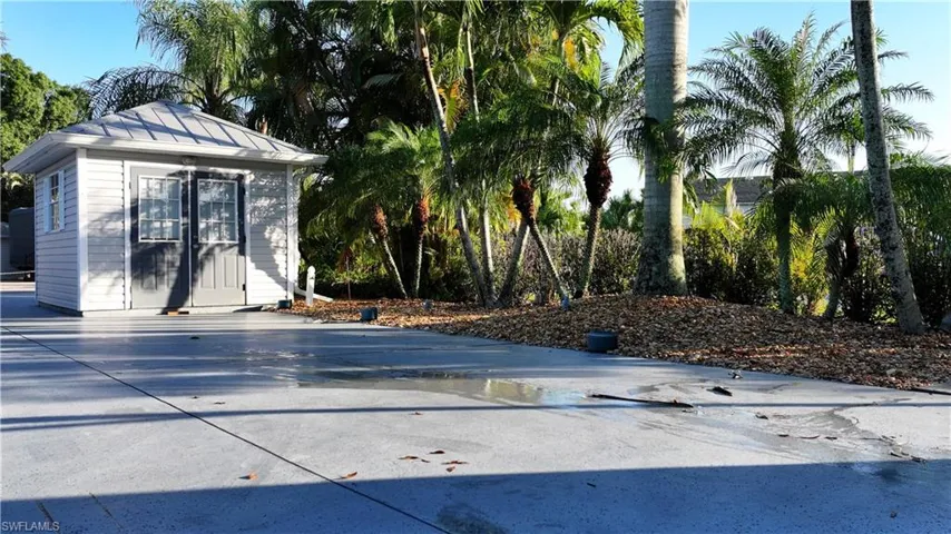10030 Parkwood Dr, Fort Myers, Florida 33905