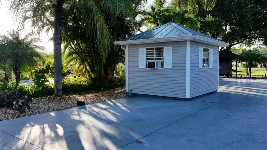 10030 Parkwood Dr, Fort Myers, Florida 33905
