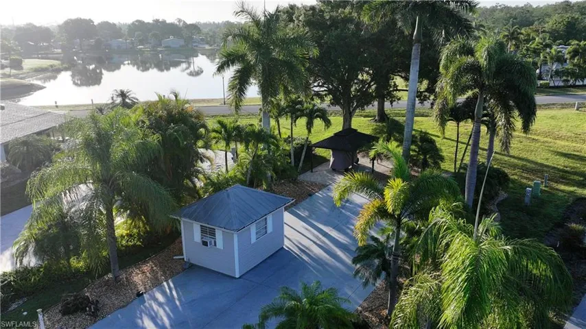 10030 Parkwood Dr, Fort Myers, Florida 33905