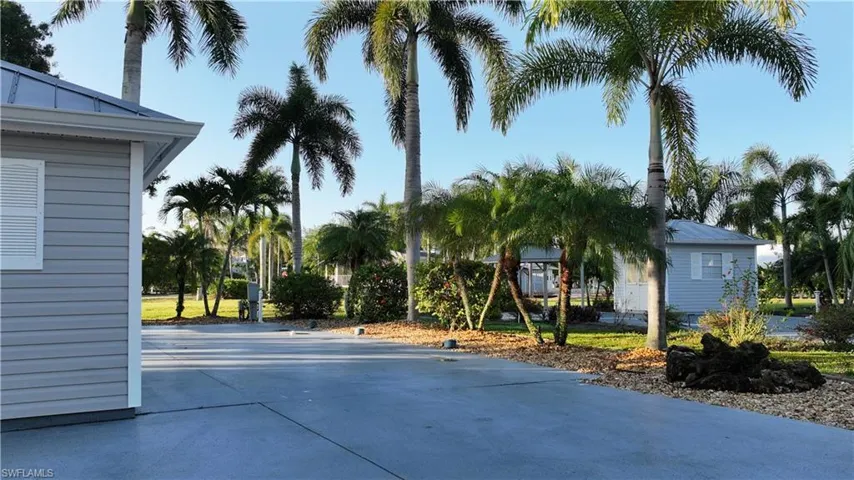 10030 Parkwood Dr, Fort Myers, Florida 33905