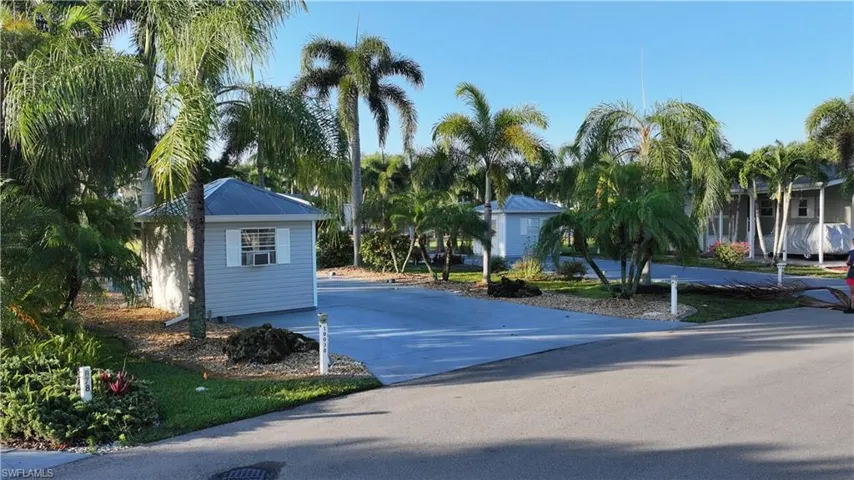 10030 Parkwood Dr, Fort Myers, Florida 33905