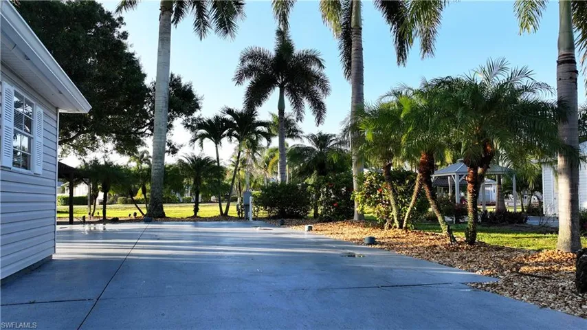 10030 Parkwood Dr, Fort Myers, Florida 33905