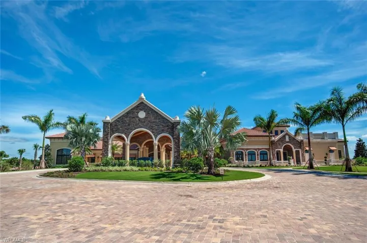 9731  Acqua  CT, Naples, FL 34113