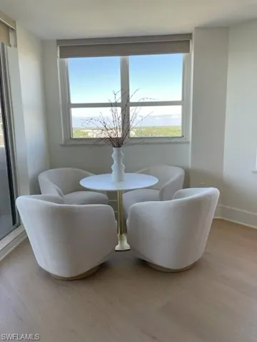 LIVING ROOM AREA