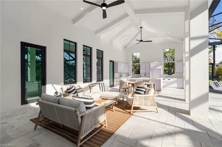 10  Caribbean  RD, Naples, FL 34108