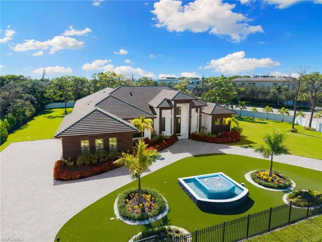 10  Caribbean  RD, Naples, FL 34108