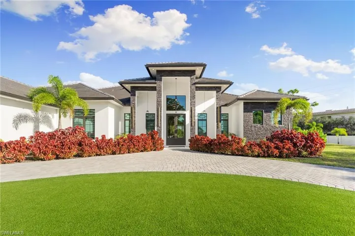 10  Caribbean  RD, Naples, FL 34108