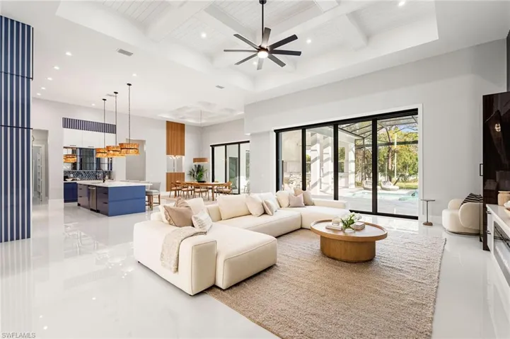 10  Caribbean  RD, Naples, FL 34108