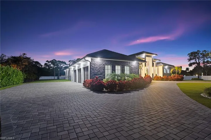10  Caribbean  RD, Naples, FL 34108
