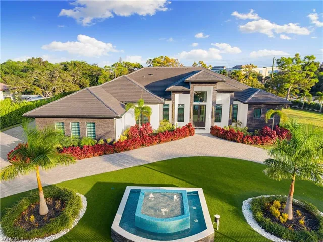 10  Caribbean  RD, Naples, FL 34108