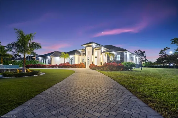 10  Caribbean  RD, Naples, FL 34108