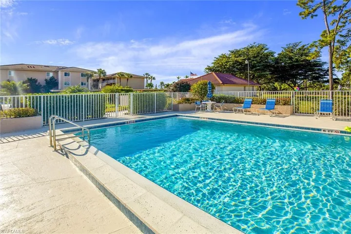 1075 Foxfire Ln 103, Naples, Florida 34104