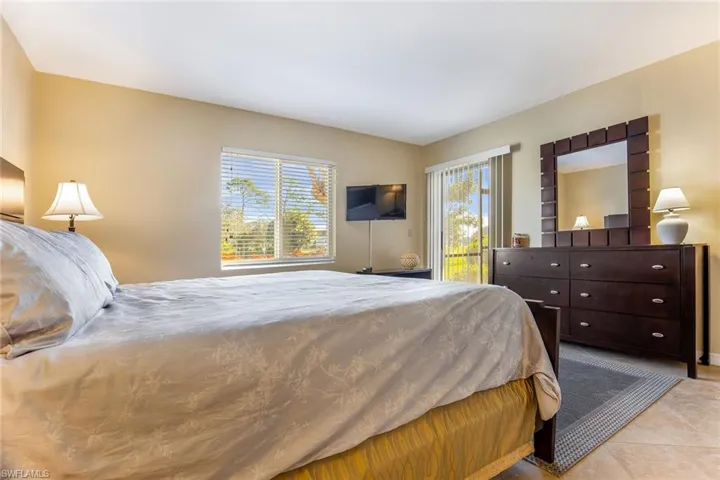 1075 Foxfire Ln 103, Naples, Florida 34104