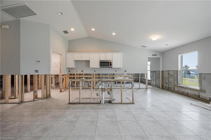 3519 Papaya ST, ST. JAMES CITY FL 33956