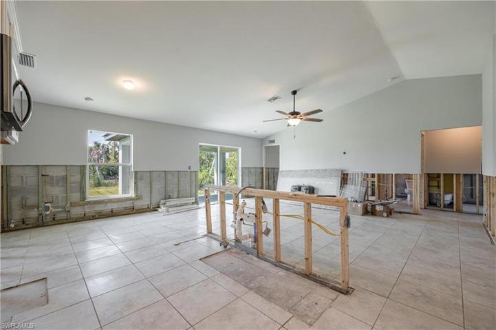 3519 Papaya ST, ST. JAMES CITY FL 33956