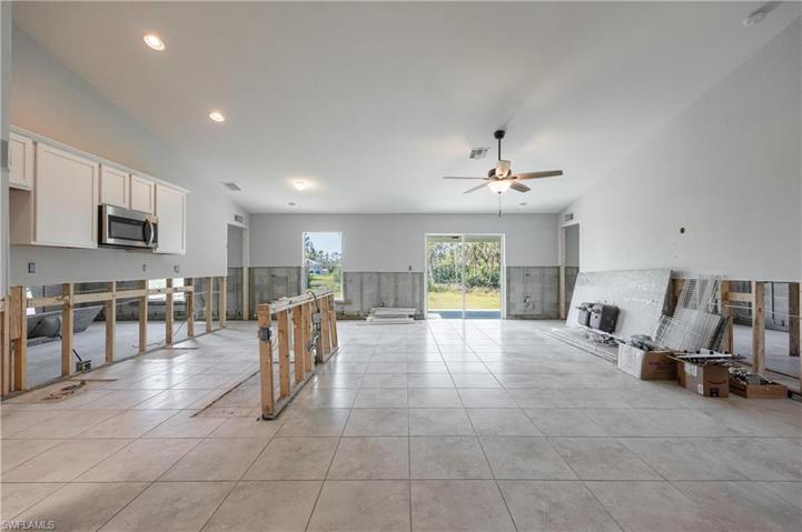 3519 Papaya ST, ST. JAMES CITY FL 33956