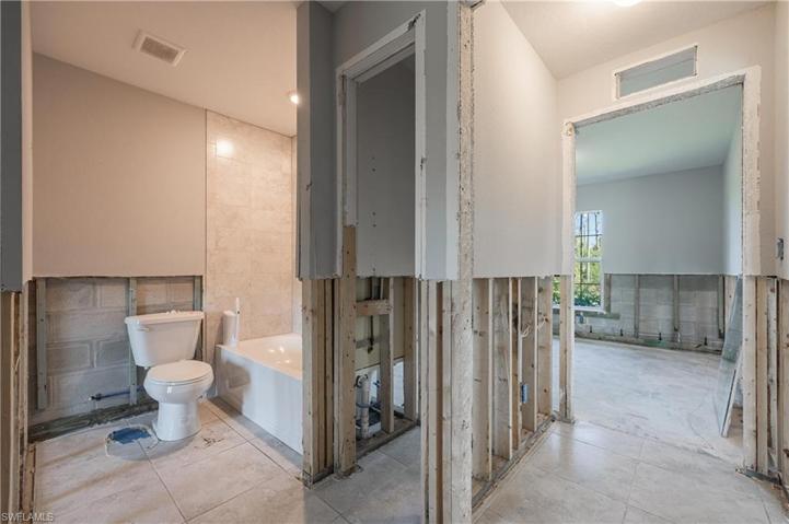 3519 Papaya ST, ST. JAMES CITY FL 33956