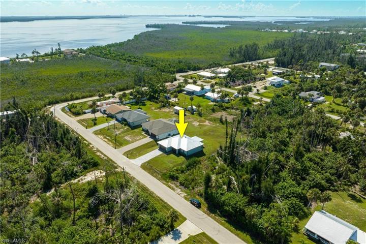 3519 Papaya ST, ST. JAMES CITY FL 33956