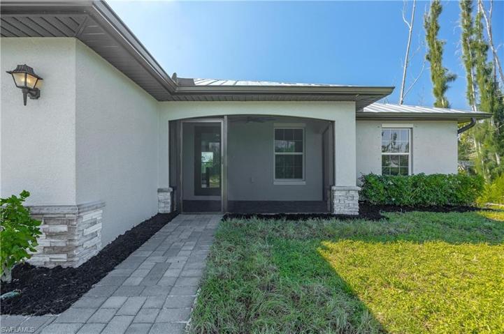 3519 Papaya ST, ST. JAMES CITY FL 33956