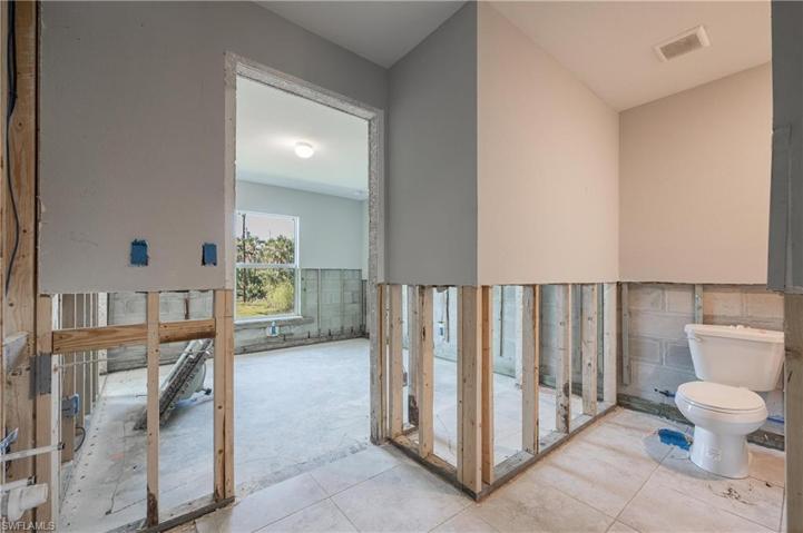 3519 Papaya ST, ST. JAMES CITY FL 33956