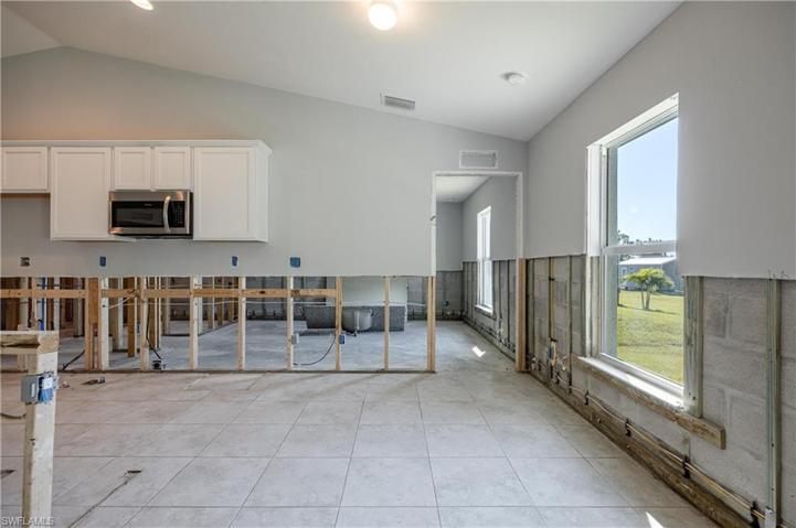 3519 Papaya ST, ST. JAMES CITY FL 33956