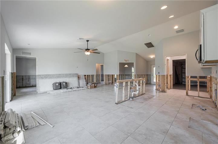 3519 Papaya ST, ST. JAMES CITY FL 33956