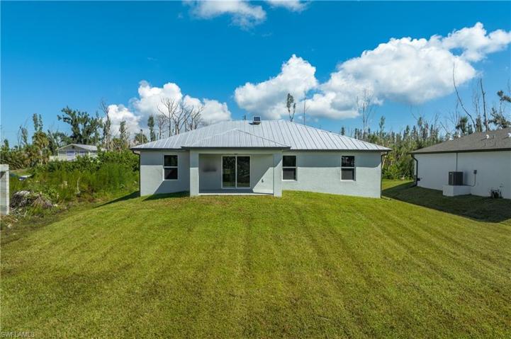 3519 Papaya ST, ST. JAMES CITY FL 33956