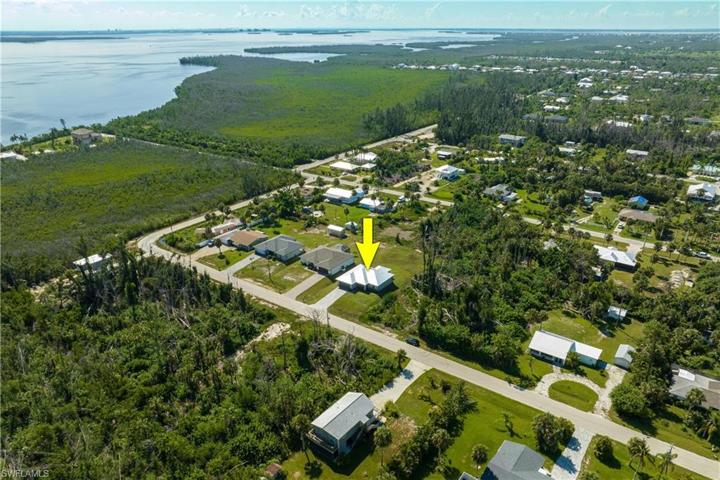 3519 Papaya ST, ST. JAMES CITY FL 33956
