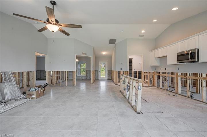 3519 Papaya ST, ST. JAMES CITY FL 33956